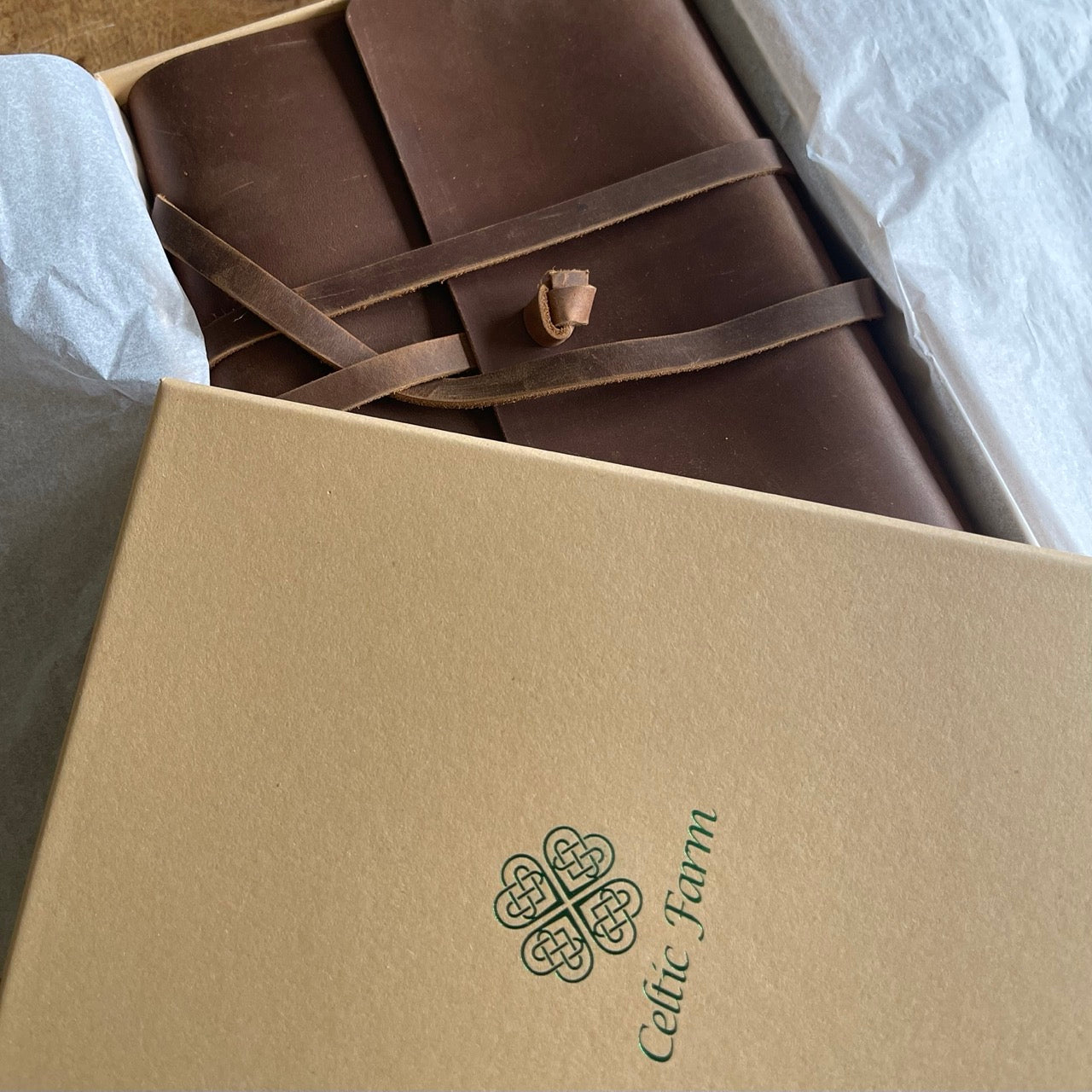 Diario y agenda de jardín de cuero: un cuaderno para reflexionar, planificar y diseñar su jardín.